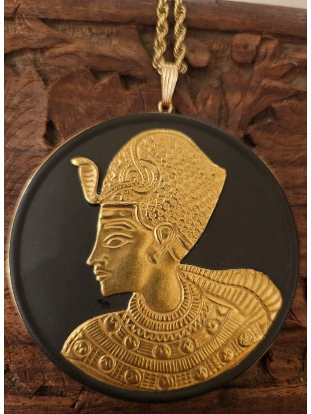 VINTAGE 70'S Wedgwood Black & Gold Egyptian Pharaoh Medallion Necklace England